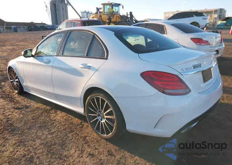 2016 Mercedes-Benz C 300 Sport 4Matic z USA, uszkodzony, nr VIN 55SWF4KB3GU171382